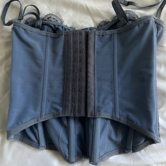 Urban Outfitters trendy corset top - Picture 2 of 2
